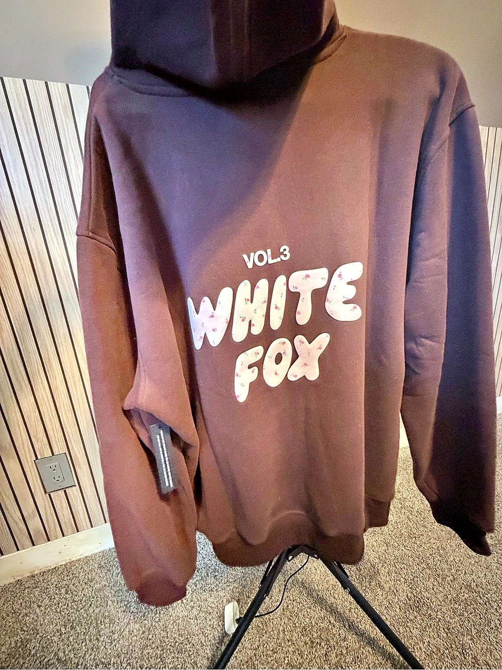 White Fox Vol. 3 White Fox sweatshirt in Brown Size Medium Like New